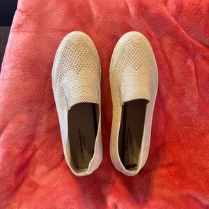 NWOT Avenue Cloudwalkers Flat Loafers Women's size 11W  Cream / gold sparkles